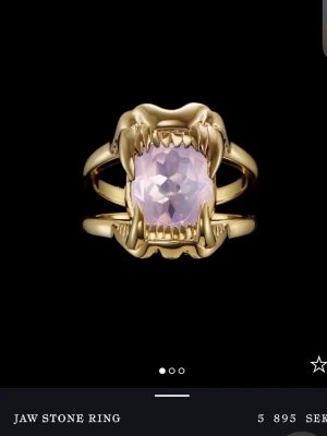 Maria Nilsdotter ring - Säljer denna ring från Maria Nilsdotter, den är lite missfärgad på baksidan men märks inte när man har på sig den. 💕 byter gärna 