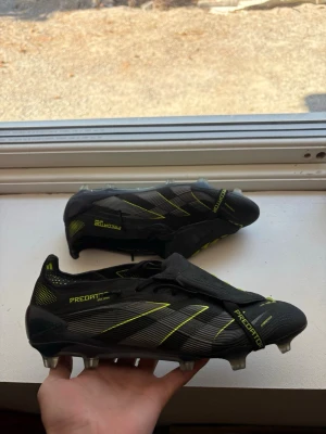 Adidas predator elite fold over tongue - Riktigt fina adidas predators. Använda men fortfarande massor av liv kvar i dom. Pris kan diskuteras såklart✅