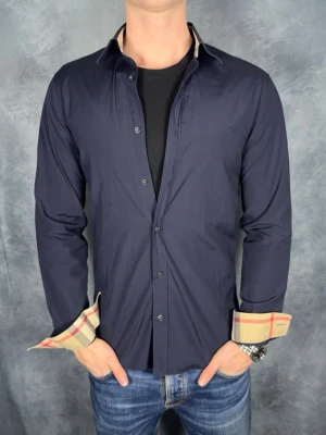 Burberry skjorta - Storlek: S || Skick: Mycket bra|| Nypris: Ca 5000kr || Följ för liknande produkter 🌊🍾