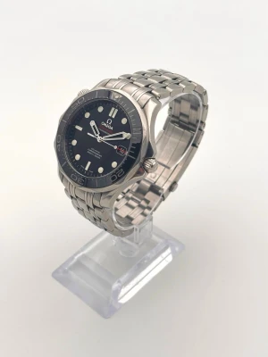 Omega Seamaster Diver 300  - • Modell: Omega Seamaster Diver 300  • Storlek: 41 mm • Referens: 21230412001003 • År: 2015 • Skick: Bra • Medföljer: Fullset