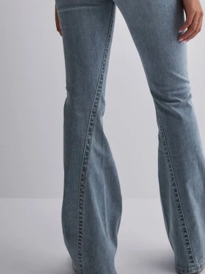 Ljusblå bootcut jeans - Säljer då jag ej får användning längre, strl 32/34. Inga defekter. Fåtal använda, ca 3-5 gånger. 