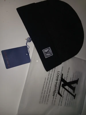 Mössa - Ny svart mössa 