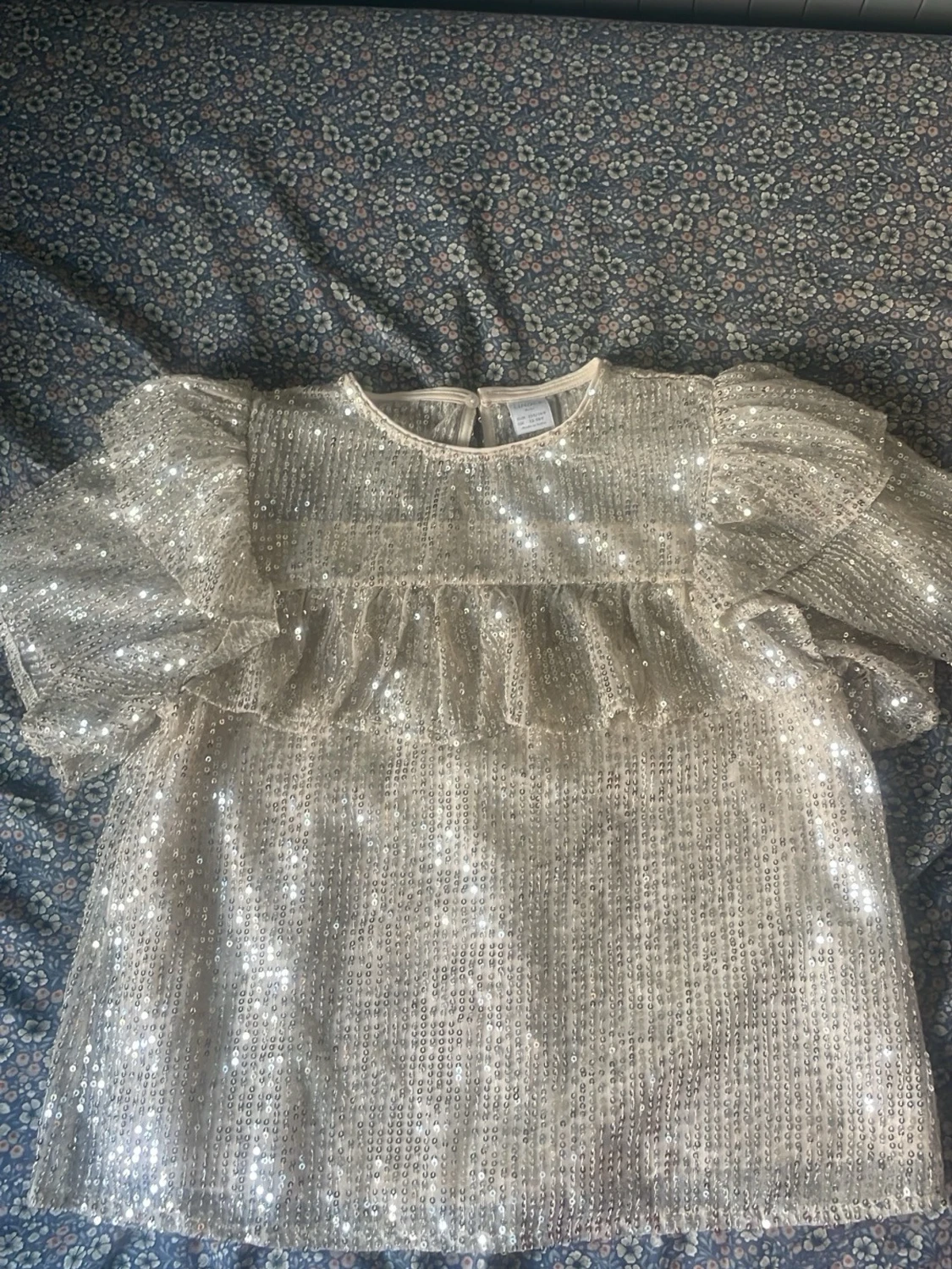 Fin glittrig festlig blus