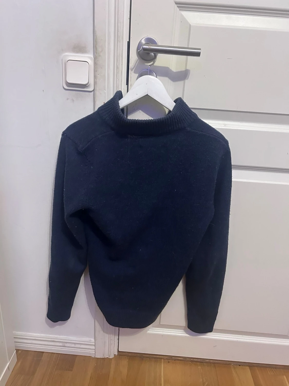 Mörkblå pier one. Stickad tröja, halfzip  - 2