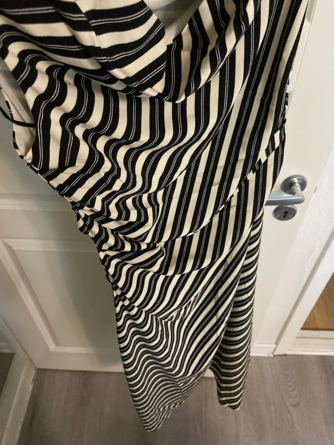 H&m off shoulder klänning - 4