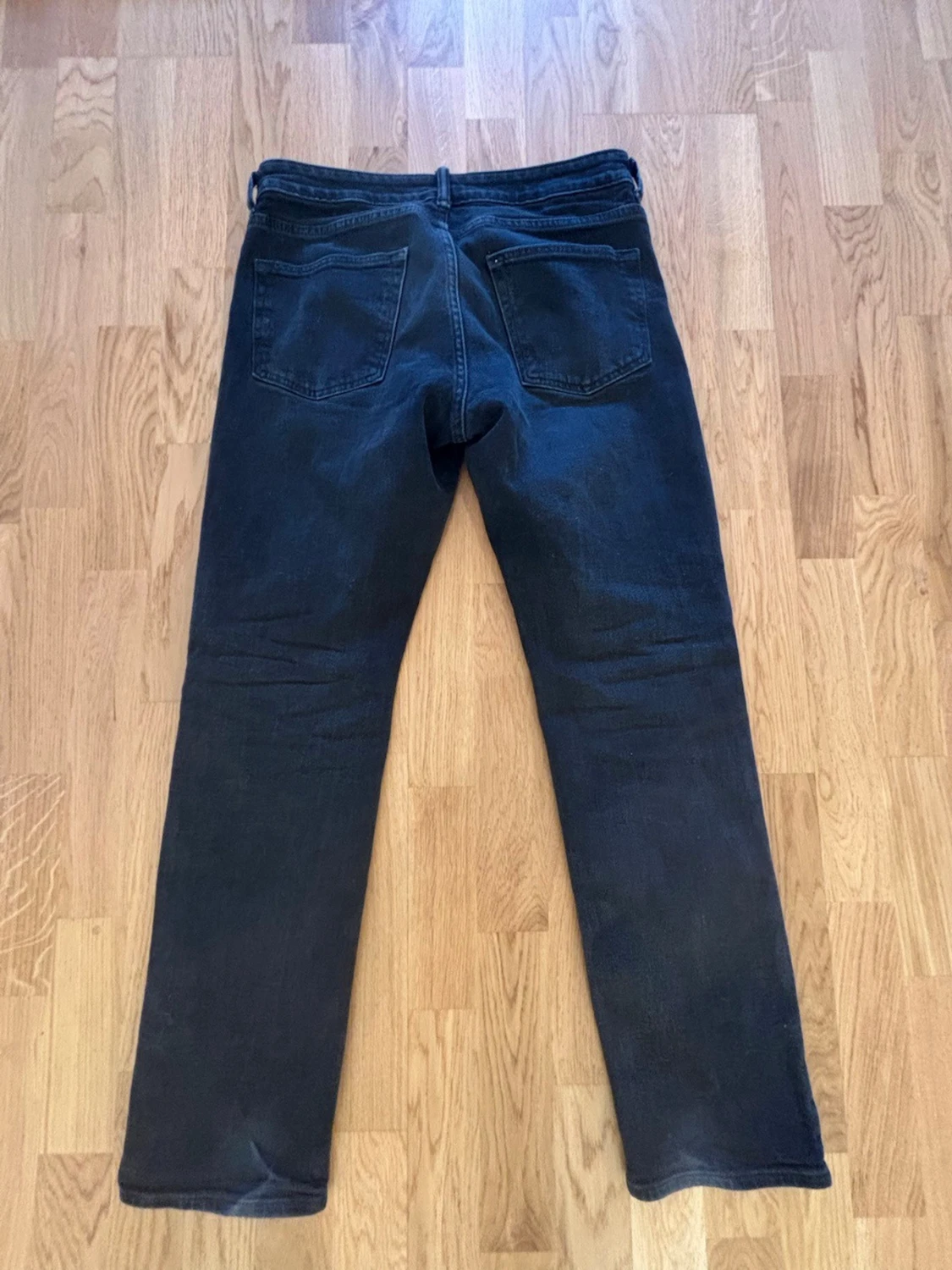 Svarta raka jeans - 1