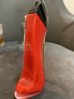 Carolina Herrera Good Girl parfym röd - 50 ml flaska med lite mindre än hälften kvar 
