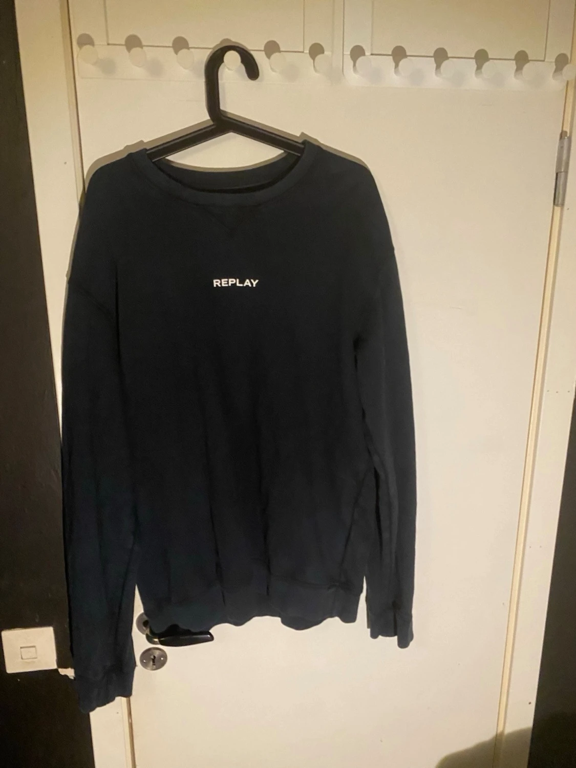 Mörkblå sweatshirt från Replay - 1