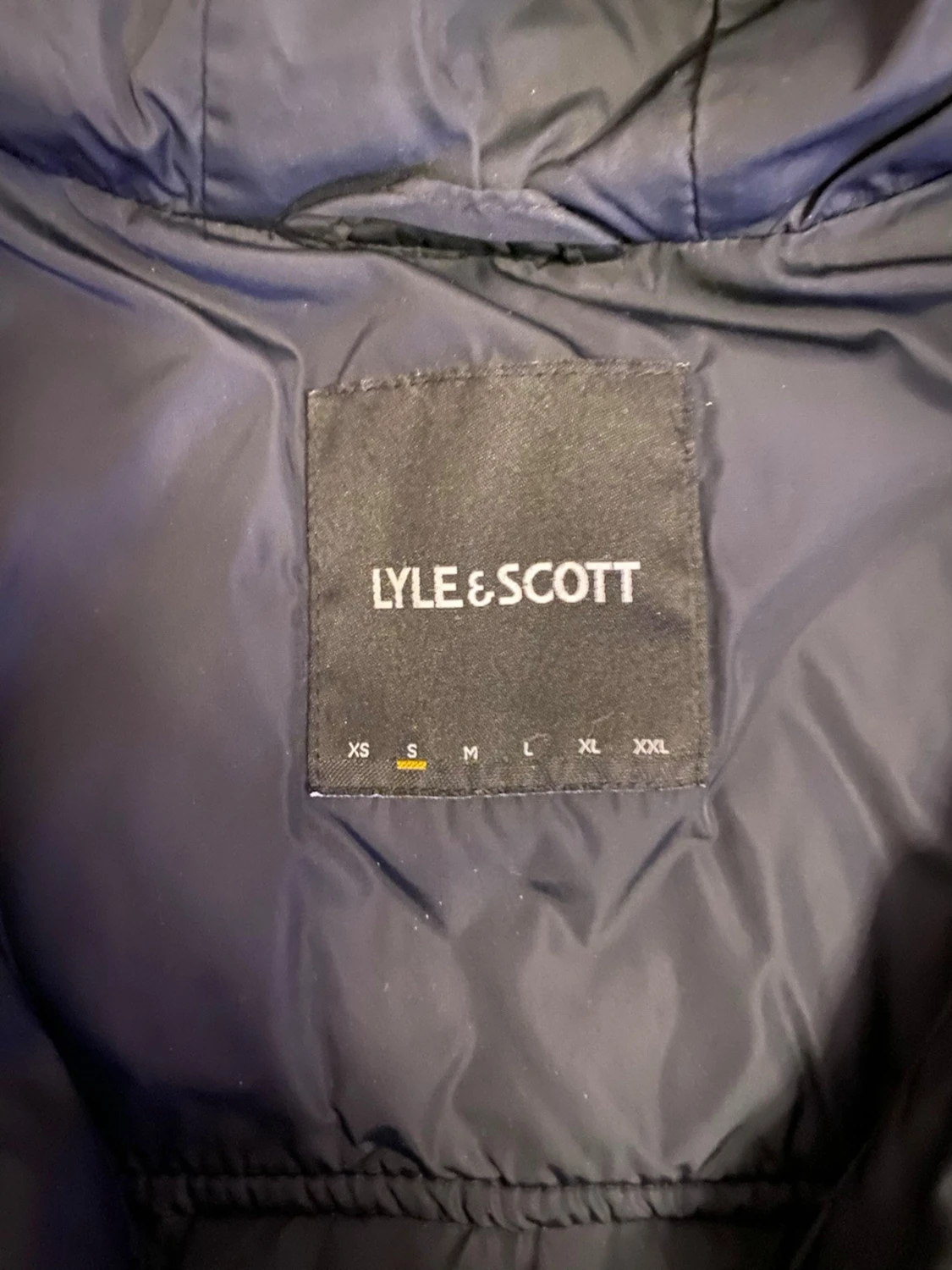 Svart pufferjacka från Lyle & Scott - 2