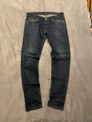 Apc jeans  - Tja! Jag säljer ett par Apc jeans med fin fade. Sitter ganska slim/straight så om man önskar den passformen så sitter dom som en smäck 🙌 skicka gärna ett meddelande vid fundering 