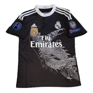 Vintage Cristiano Ronaldo Tröja - Real Madrid fotbollströja från säsongen 14/15. Namnet på tröjan är RONALDO och nummer 7 på ryggen.  Tröjan är i väldigt bra skick och har inga skador! (Storleken är S men passar även M)