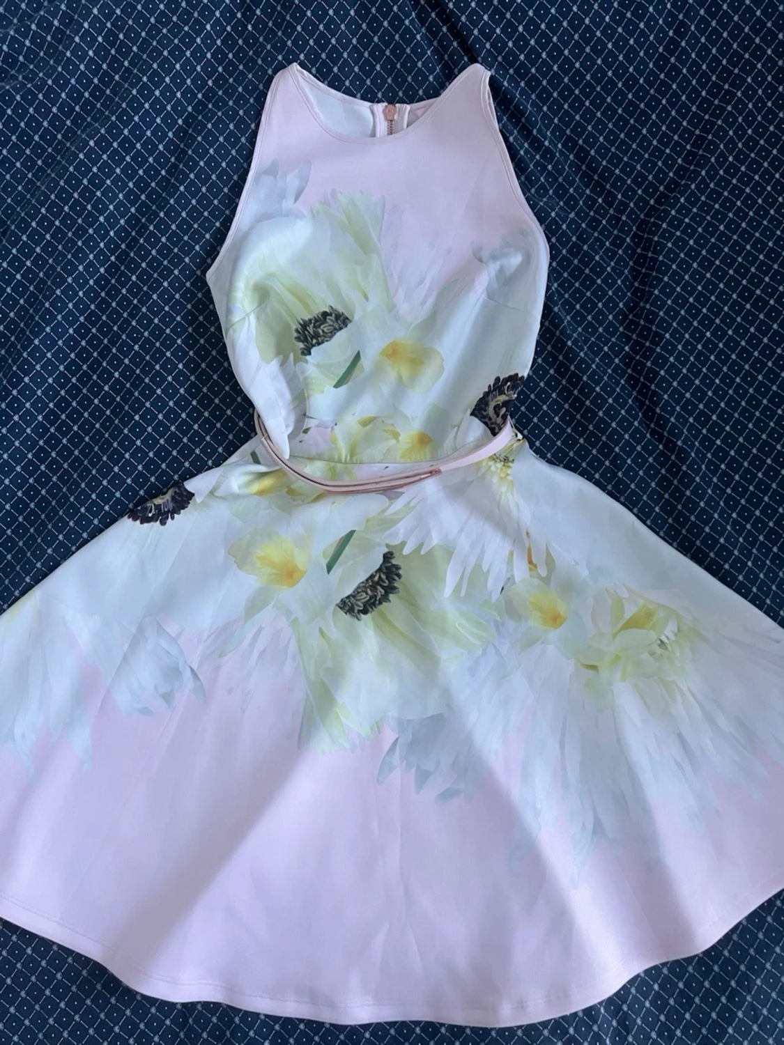 Ljusrosa blommig kortklänning Ted Baker - 1