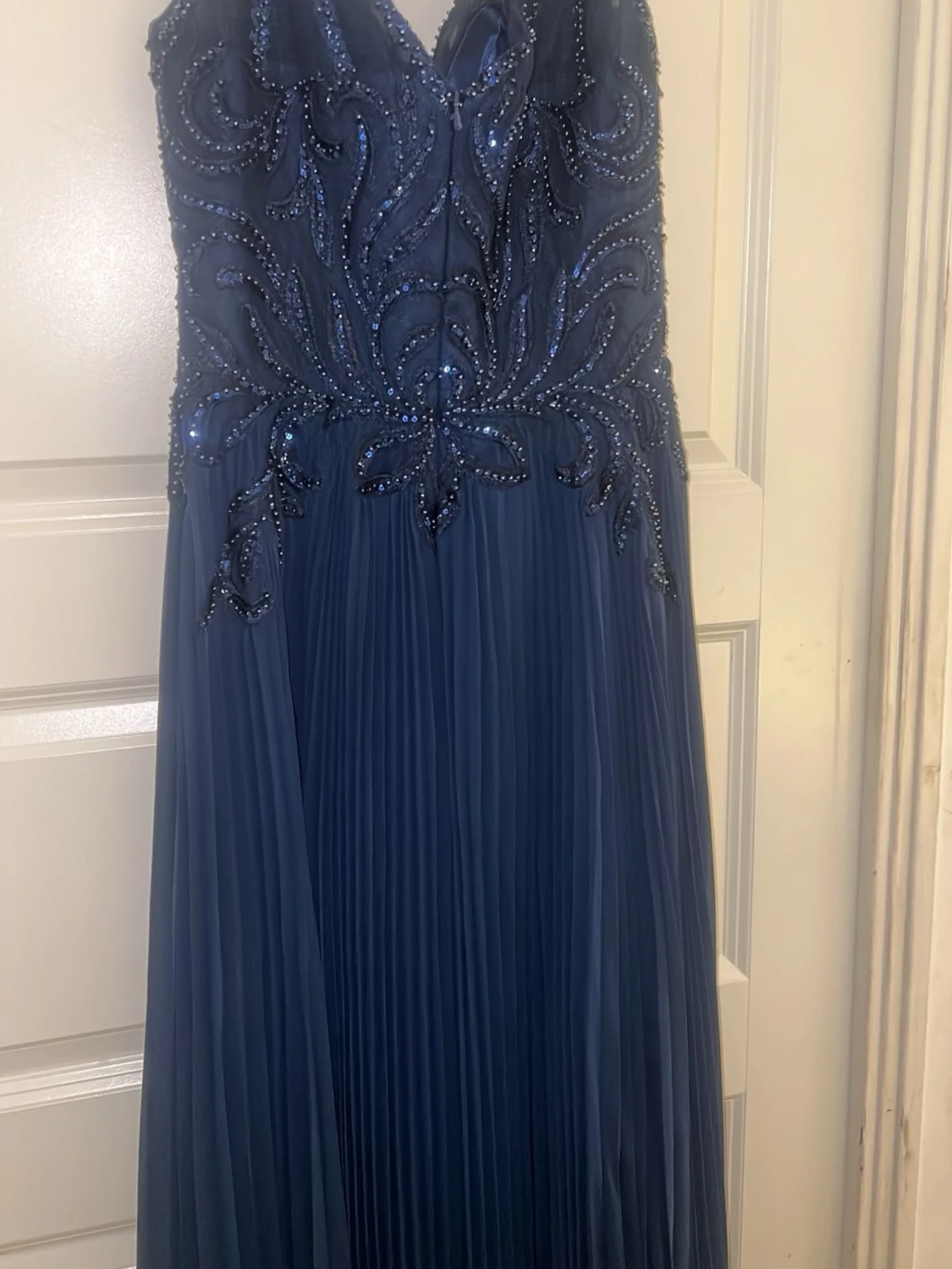 Marinblå långklänning med pärlor - 2