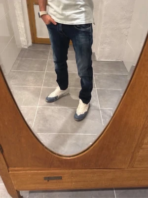 Replay jeans  - Ett par snygga byxor från Replay i storlek W30 L30 i modellen Anbbas 