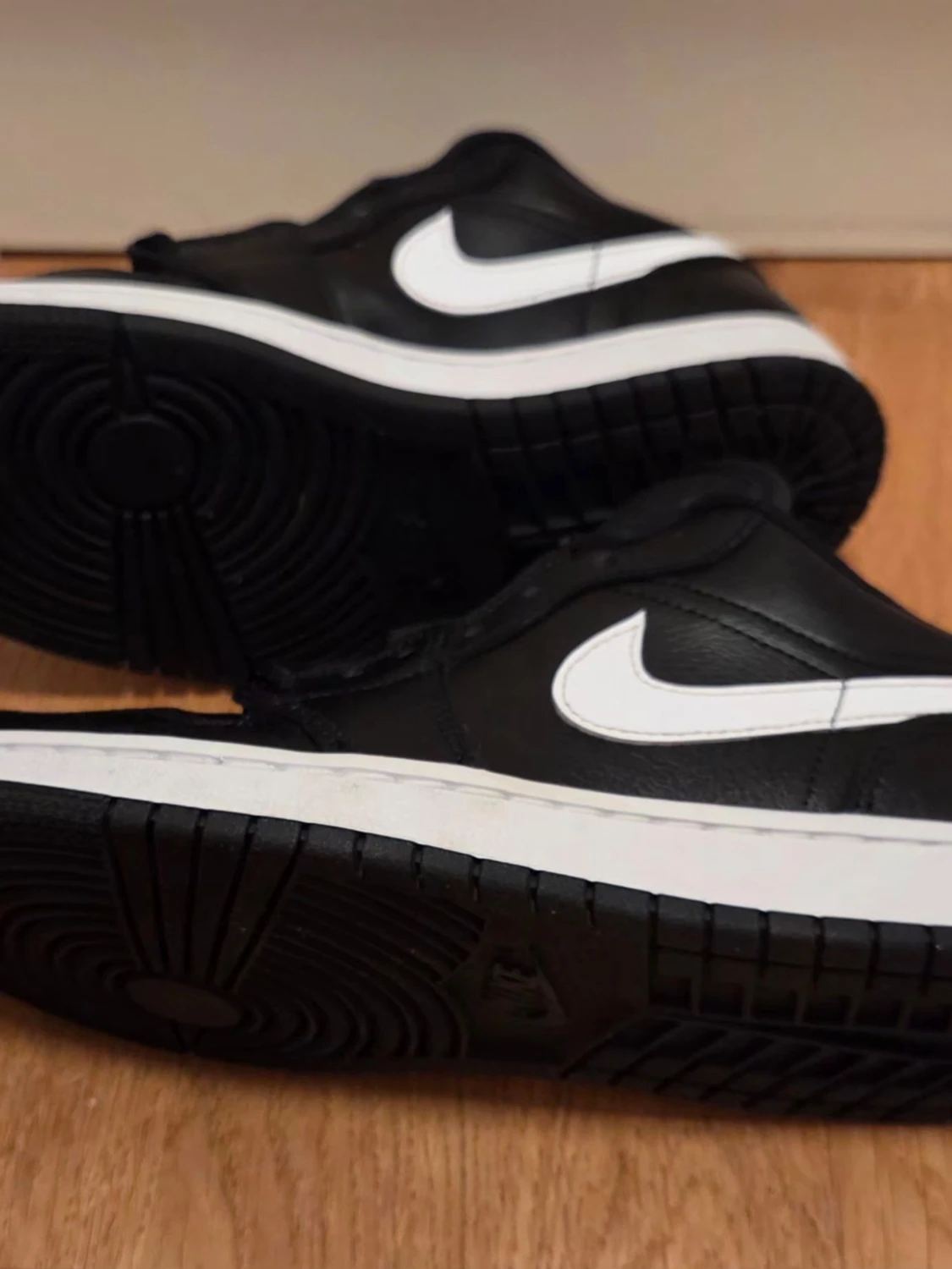 Svarta Air Jordan 1 Low sneakers - 4