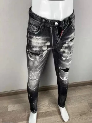 DSQUARED2 Jeans – Trendiga Designerjeans – Exklusiv Modell - Säljer ett par DSQUARED2 jeans med modern slim/skinny passform och unika detaljer. Väldigt populär designer och modell som sticker ut.
