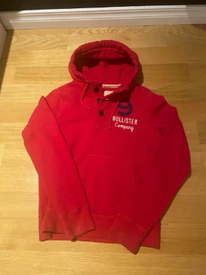 Röd hoodie från Hollister - Röd Hollister hoodie storlek M 