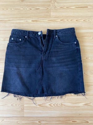 Jeanskjol - Säljer en helt ny kjol från H&M