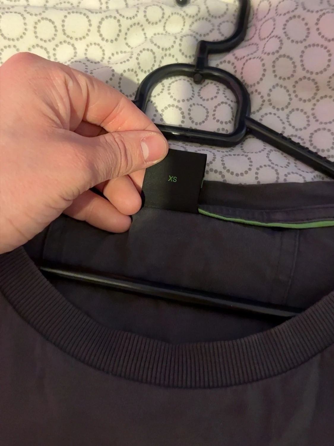 Grå BOSS t-shirt med gul text - 1