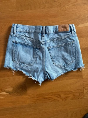 Jeansshorts från Gina tricot -   Jeansshorts från Gina tricot.