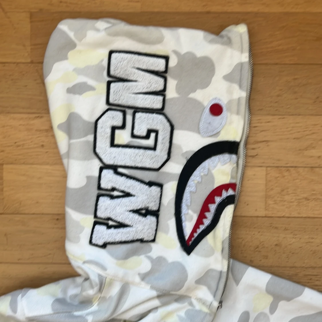 A BATHING APE camo shark-hoodie med dragkedja - 2