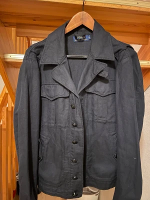 INTRESSEKOLL, UNIK Ralph Lauren Jacka - Extremt Unik & Sällsynt jacka från Ralph Lauren. Storlek S. Nypris upp mot 3-4k. Skriv om ni är sugen på att köpa!!!