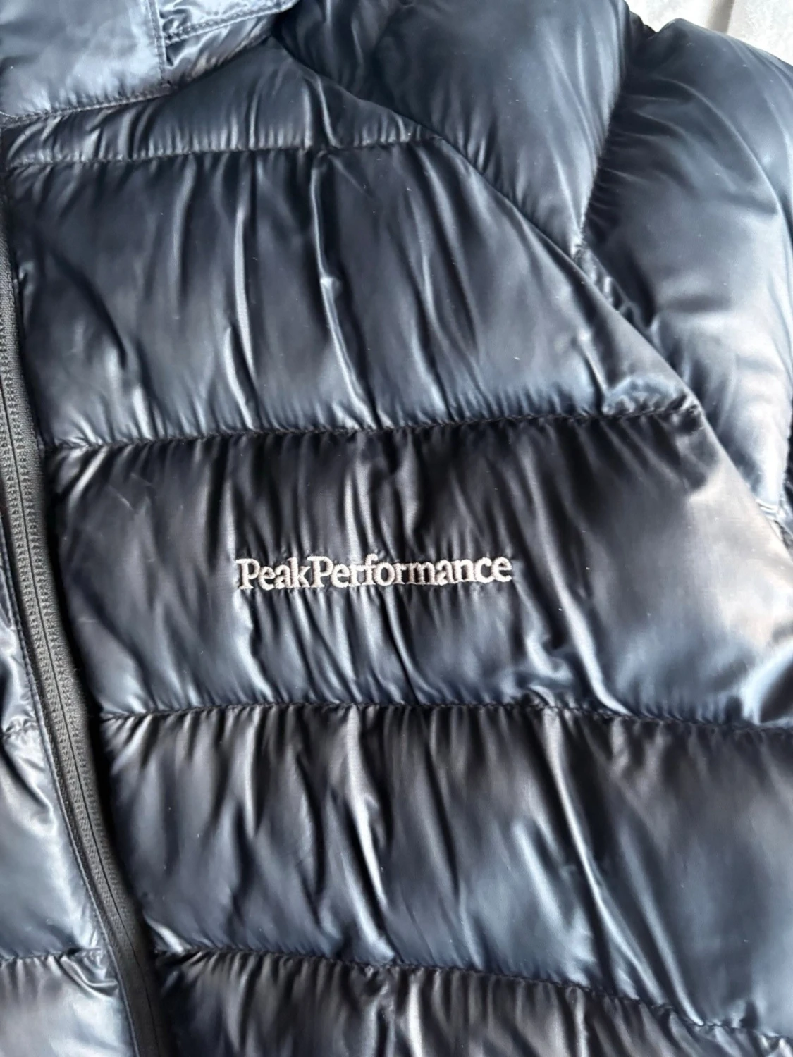 Svart dunjacka Peak Performance - 1