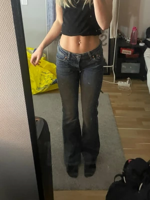 Jeans Junkyard - Säljer mina jeans ifrån Junkyard då jag beställde en för stor storlek. Jeansen är aldrig använda och dem är i toppen skick. Passar mig som är 170 i längden💕