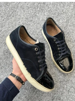 Lanvins uk10(kvitto)  - Tjena! Säljer dessa supersnygga lamvins i size uk10 som motsvarar 45! Skick 8/10 fint skick(exakt som bilderna) nypris 5000kr mitt pris endast 1799+ fri frakt 📦! Kan gå ner i pris vid snabb affär! Dustbag + kvitto ingår! Hör av dig vid minsta fundering 🤩