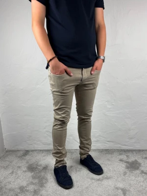 Replay jeans  - Ett par riktigt snygga jeans från Replay i storlek W31 L32 i modellen Anbbas Hyperflex