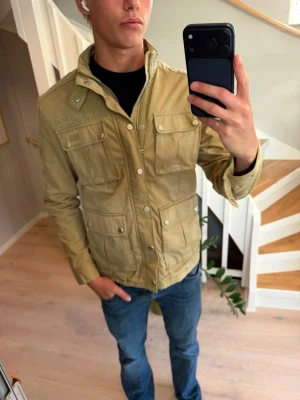 Grön Zara Fieldjacket - Schysst Fieldjacket från Zara 
