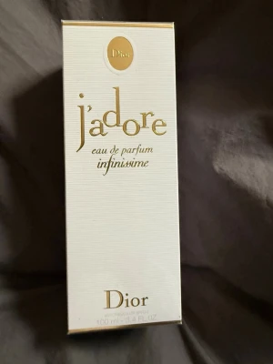 J'adore Infinissime Eau de Parfum 100ml - J'adore Infinissime Eau de Parfum 100ml. Helt oanvänd! 