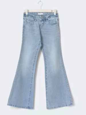 Ljusblåa bootcut jeans tall - Ultra low flare tall jeans från Gina. Aldrig använt lappen kvar.