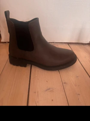 Chelsea Boots - Använda fåtal gånger. Från skopunkten. Märke - SO ALL. Fodrade inuti