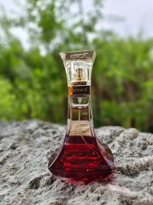 Beyoncé Heat Eau de Parfum 50 ml - Endast testad - i nyskick. En varm och sensuell doft med inslag av persika, vaniljorkidé, mysk, bärnsten och tonkaböna. 50 ml-flaska.