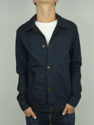 J.lindeberg overshirt  - J.LINDEBERG OVERSHIRT Storlek : M Passform : Normal Användning : Jackan är i ett väldigt fint skick utan defekter Nypris : Cirka 2500SEK Modellen på bilden : 182CM och väger 73KG