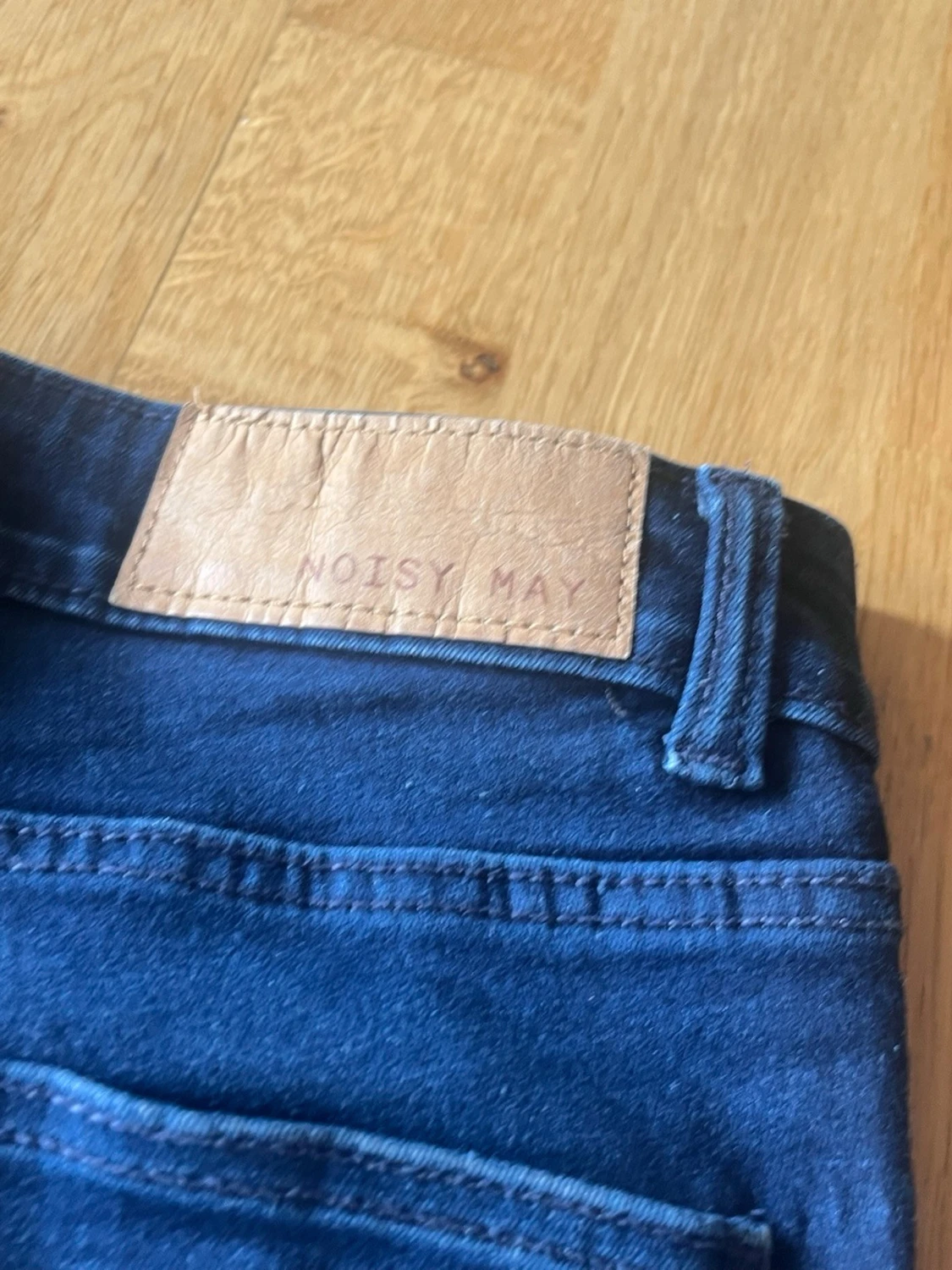 Mörkblå bootcut jeans från Noisy May - 2