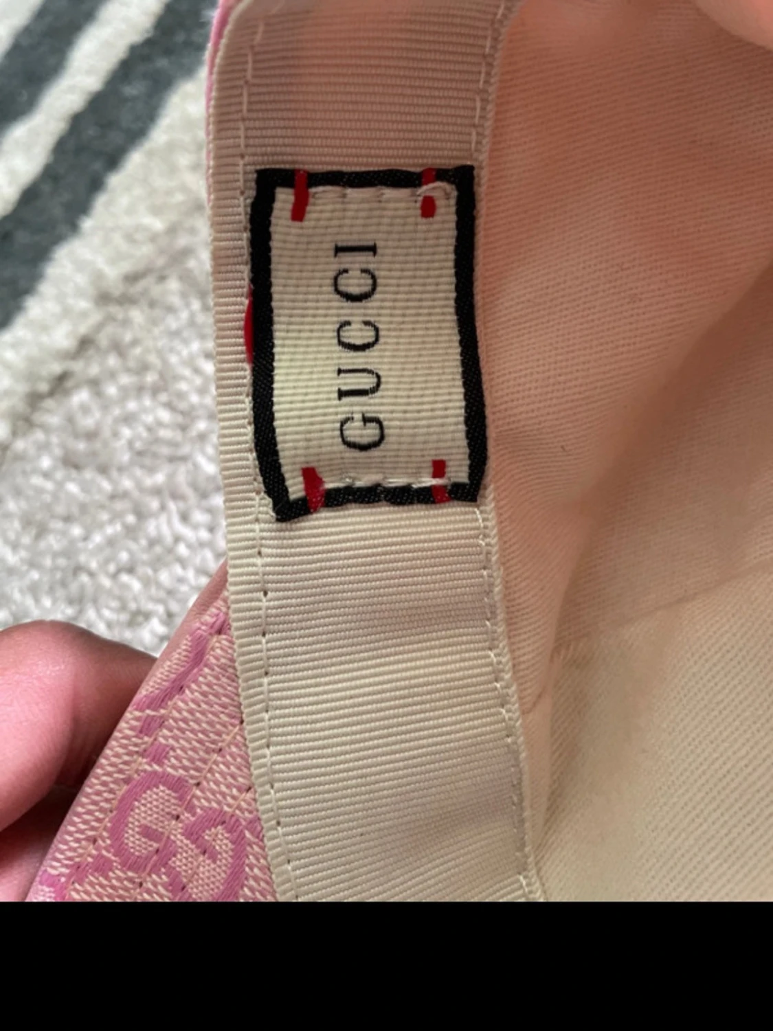 Rosa keps från Gucci med påse och låda - 6