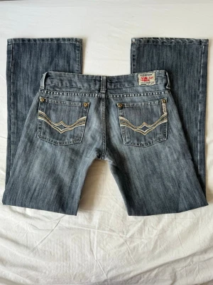 Lågmidjade raka jeans - Superfint skick! Midjemått: 78cm Innerben: 75cm