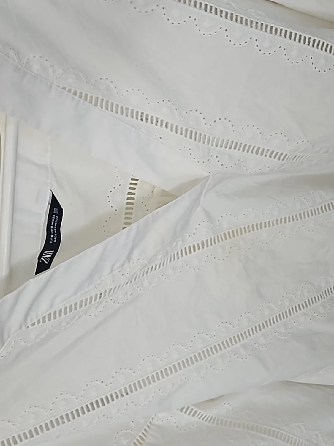 Vit blus med broderade detaljer från Zara - 4