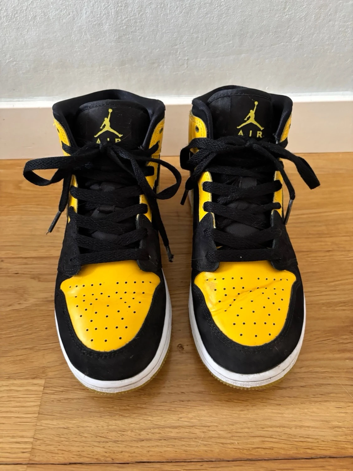 Nike Air Jordan 1 Mid svart/gul 37,5 - 2