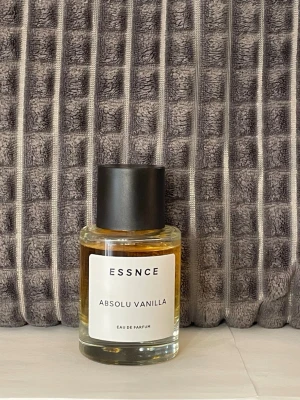 ESSNCE Absolu Vanilla  - ESSNCE Absolu Vanilla Eau de Parfum  50ml flaska se bilder för mängd kvar och noter 