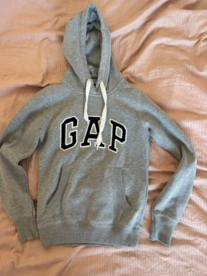 Hoodie från GAP - Jättefin men passar tyvärr inte!