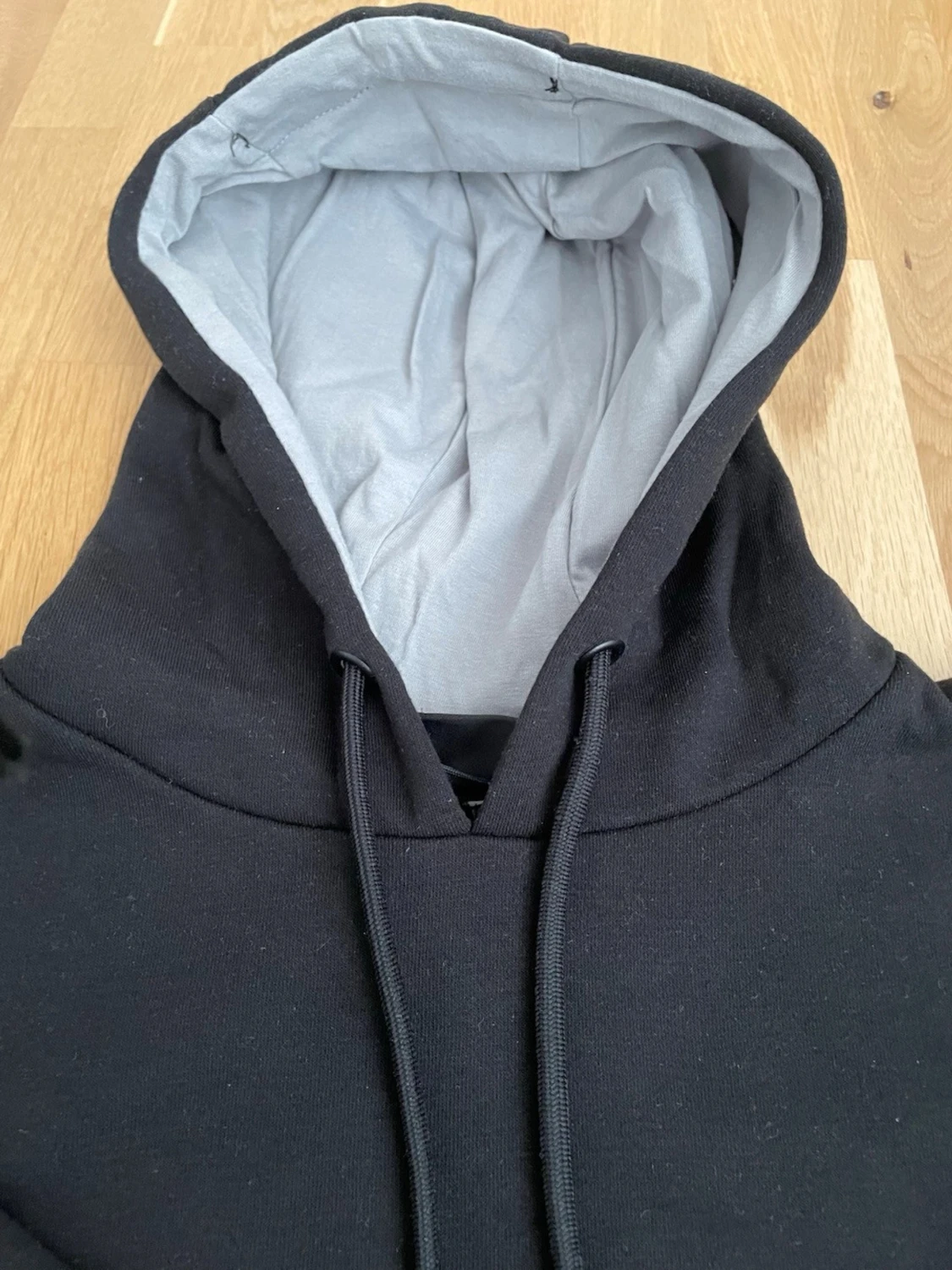 Svart set med hoodie och byxor - 5