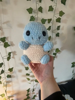 Virkad squirtle  - Handvirkat i mjukt polyester garn! Perfekt som gosedjur eller present! 