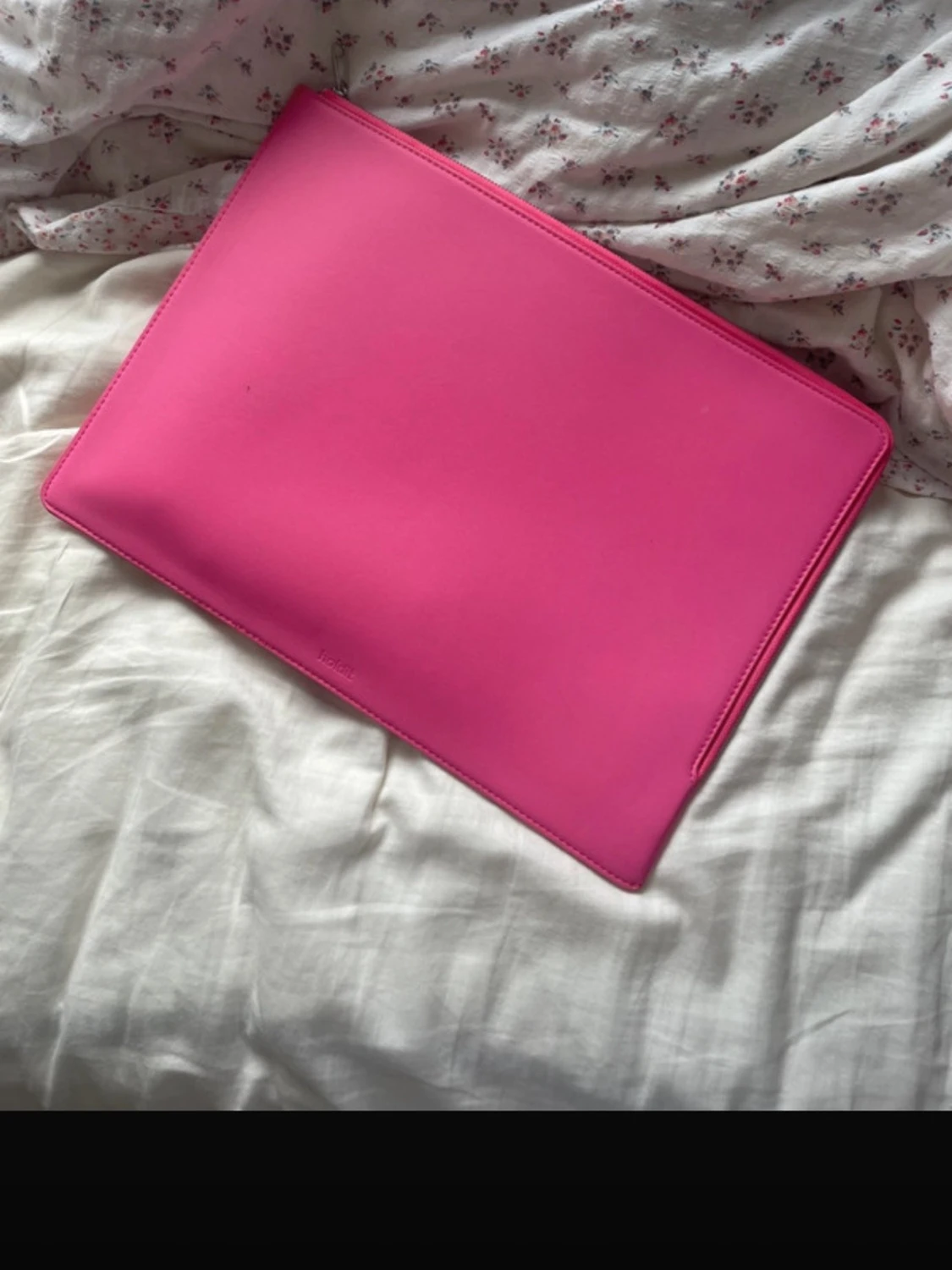 Rosa datorväska i skinnimitation - 1