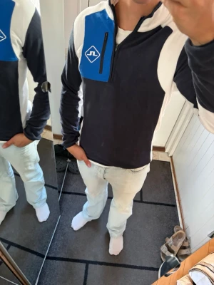 Fleece tröja från J.Lindeberg - Riktigt nice fleece tröja från J.Lindeberg. Inga skador!