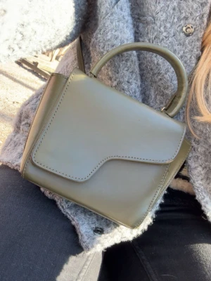 Mörkgrön  ATP-väska💕 - Säljer denna mörkgröna ATP-väska! Bra skick och dustbag ingår.❤️