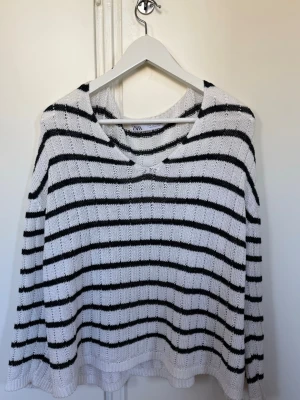 Randig stickad tröja  - Jättefin tröja😍tröjan är overzized