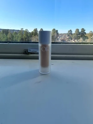 Isadora Wake up fondation 2N - Precis nyköpt denna fondation men tyvärr blev det fel färg för mig! En jätte len formula med fin finish, perfekt nu till varmare dagar när man vill ha en glowig bas!  Jag rekommenderar verkligen Isadoras fondation, när man inte vill börja för kraftigt med smink men komma in i det!